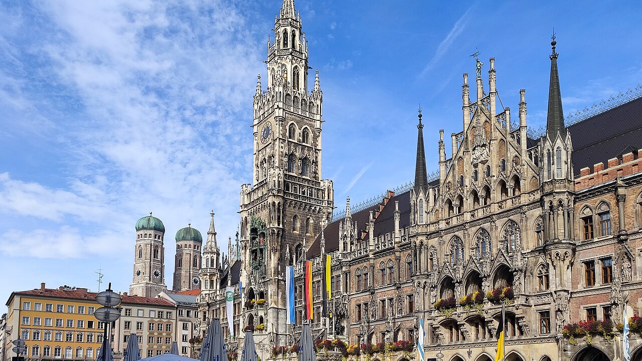 Neues Rathaus und Frauenkirche in München