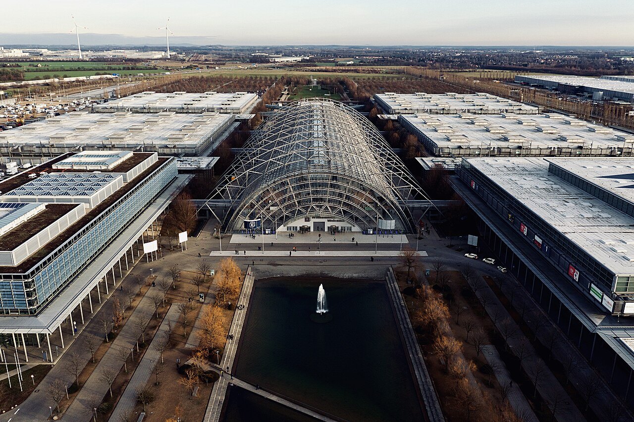 Glashalle und Messegelände der Leipziger Messe