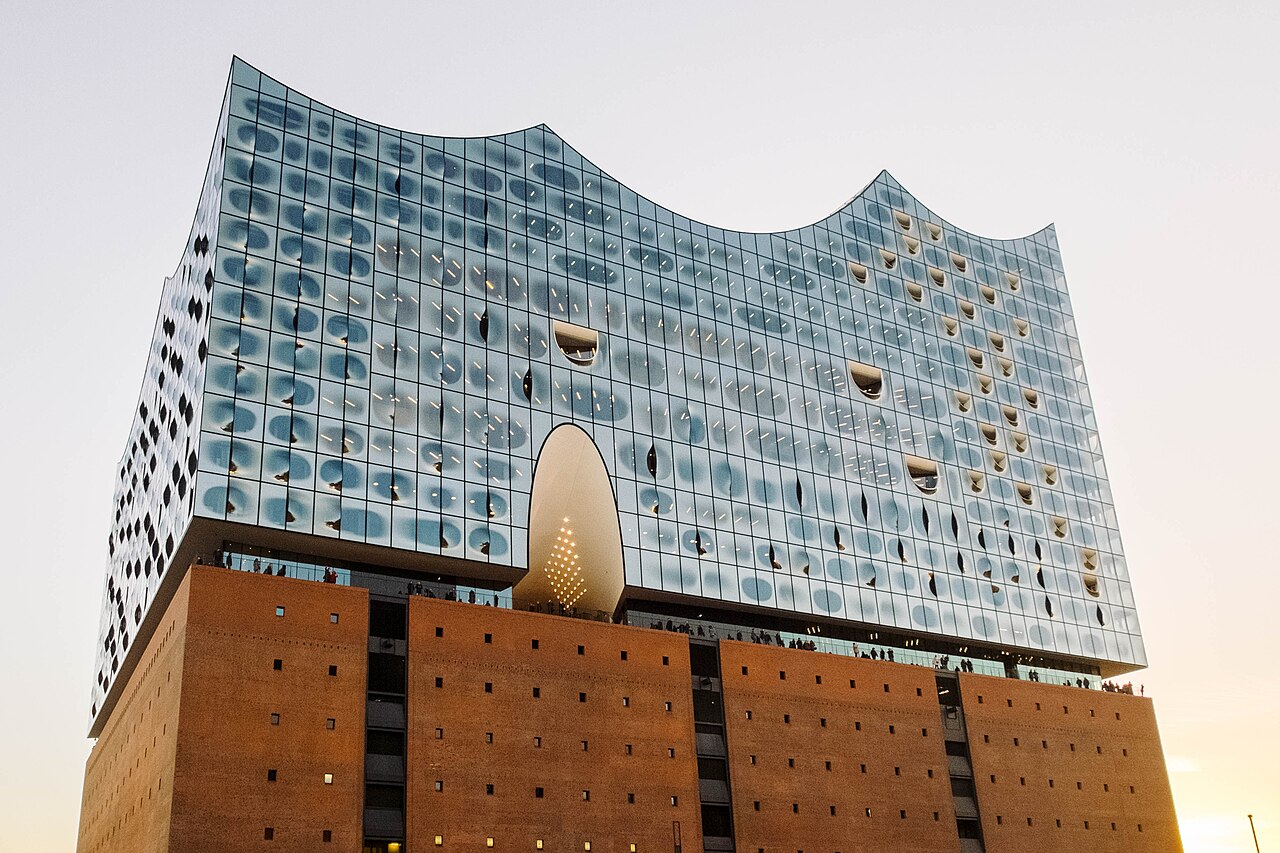 Elbphilharmonie und HafenCity in Hamburg